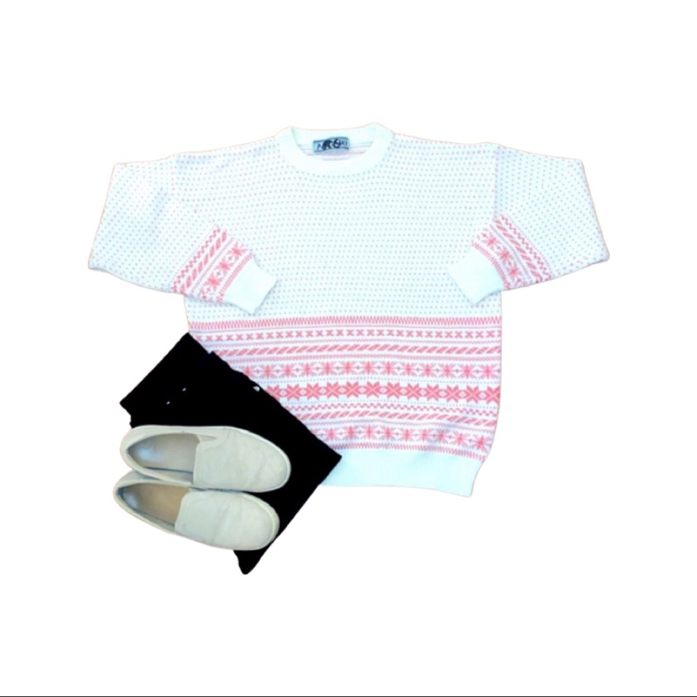White and pink crewneck